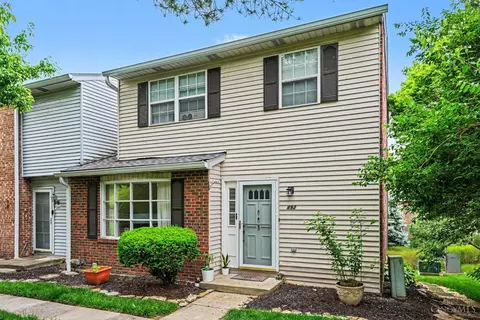 492 Maple Circle Dr, Springdale, OH 45246