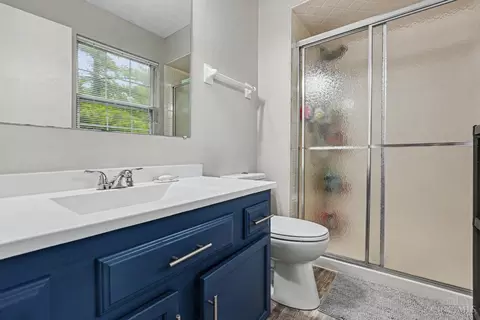 Bath - 492 Maple Circle Dr, Springdale, OH 45246 photo 2 of 3