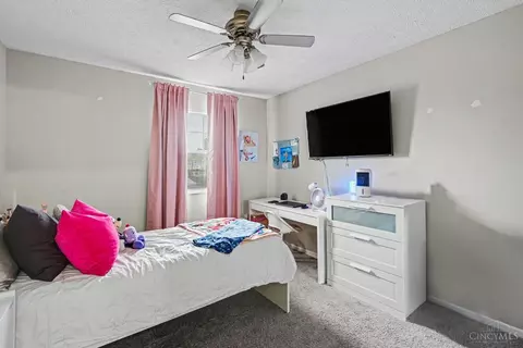 Bedroom - 492 Maple Circle Dr, Springdale, OH 45246 photo 3 of 3