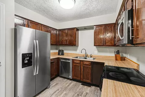 Kitchen - 492 Maple Circle Dr, Springdale, OH 45246 photo 1 of 1