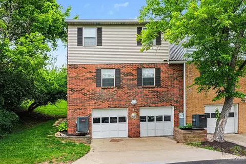 Exterior - 492 Maple Circle Dr, Springdale, OH 45246 photo 2 of 2