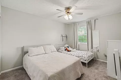 Bedroom - 492 Maple Circle Dr, Springdale, OH 45246 photo 2 of 3