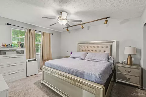 Bedroom - 492 Maple Circle Dr, Springdale, OH 45246 photo 1 of 3