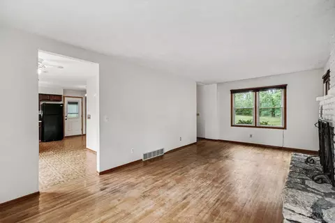 Living - 3148 W Fork Rd, Cincinnati, OH 45211 photo 3 of 4