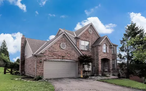 8026 Quail Meadow Ln, West Chester, OH 45069