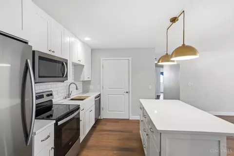 Kitchen - 247 Overbrook Dr, Monroe, OH 45050 photo 4 of 4