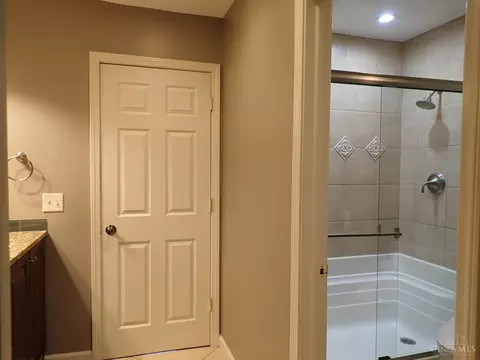 Bath - 469 Maple Circle Dr, Springdale, OH 45246 photo 4 of 7