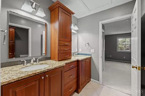 Bath - 469 Maple Circle Dr, Springdale, OH 45246 photo 3 of 7