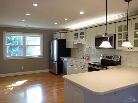 Kitchen - 469 Maple Circle Dr, Springdale, OH 45246 photo 1 of 6