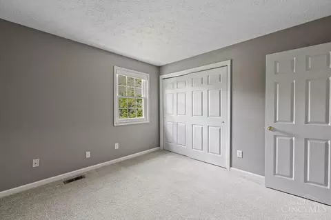 Bedroom - 469 Maple Circle Dr, Springdale, OH 45246 photo 5 of 6