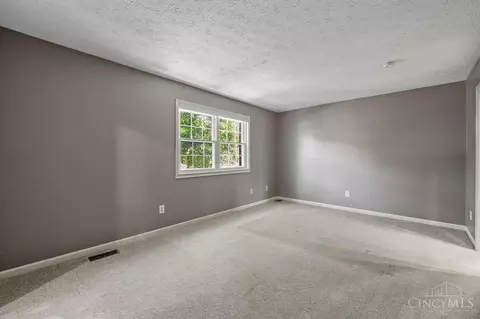 Bedroom - 469 Maple Circle Dr, Springdale, OH 45246 photo 1 of 6