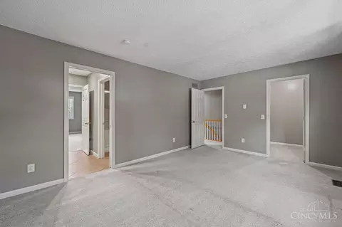 Bedroom - 469 Maple Circle Dr, Springdale, OH 45246 photo 2 of 6