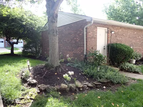 Exterior - 469 Maple Circle Dr, Springdale, OH 45246 photo 5 of 6
