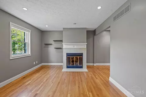Living - 469 Maple Circle Dr, Springdale, OH 45246 photo 2 of 5