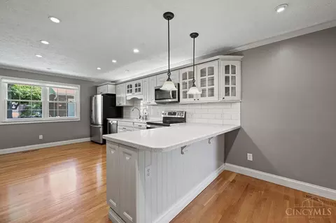 Kitchen - 469 Maple Circle Dr, Springdale, OH 45246 photo 2 of 6