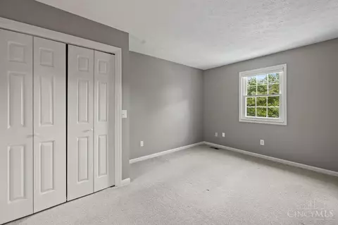 Bedroom - 469 Maple Circle Dr, Springdale, OH 45246 photo 3 of 6