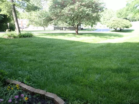 Exterior - 469 Maple Circle Dr, Springdale, OH 45246 photo 3 of 6