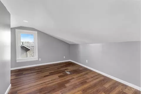 Bedroom - 3311 Augusta Ave, Cheviot, OH 45211 photo 3 of 5