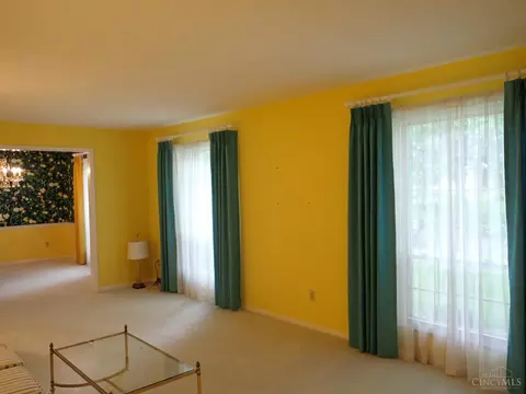 Living - 688 Buff Ct, Cincinnati, OH 45231 photo 5 of 7