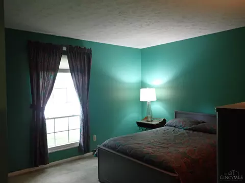Bedroom - 688 Buff Ct, Cincinnati, OH 45231 photo 4 of 6