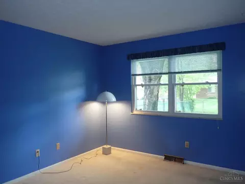 Bedroom - 688 Buff Ct, Cincinnati, OH 45231 photo 2 of 6