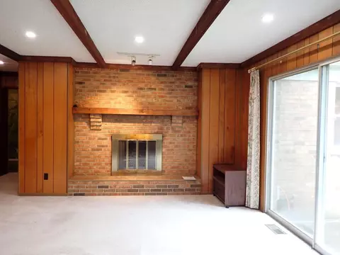 Living - 688 Buff Ct, Cincinnati, OH 45231 photo 4 of 7