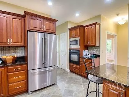 Kitchen - 2211 Reeder Rd, Blanchester, OH 45107 photo 4 of 4