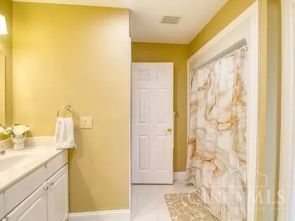 Bath - 2211 Reeder Rd, Blanchester, OH 45107 photo 1 of 4