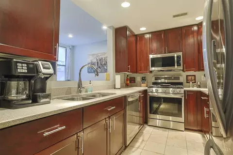 Kitchen - 26 Sixth St, Cincinnati, OH 45202 photo 1 of 3