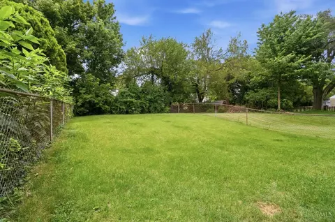 Exterior - 6229 Fairhurst Ave, Cincinnati, OH 45213 photo 11 of 12