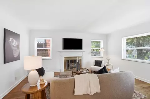 Living - 6229 Fairhurst Ave, Cincinnati, OH 45213 photo 4 of 4