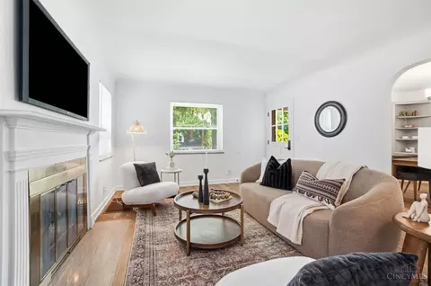 Living - 6229 Fairhurst Ave, Cincinnati, OH 45213 photo 3 of 4