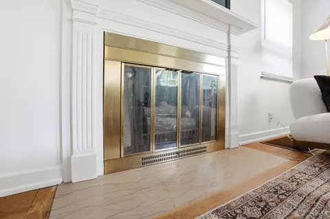 Entry Way - 6229 Fairhurst Ave, Cincinnati, OH 45213 photo 2 of 6