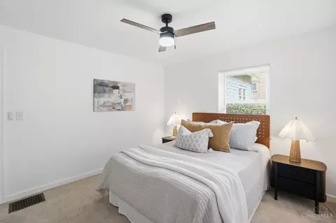 Bedroom - 6229 Fairhurst Ave, Cincinnati, OH 45213 photo 2 of 6