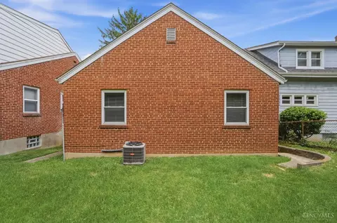 Exterior - 6229 Fairhurst Ave, Cincinnati, OH 45213 photo 5 of 12