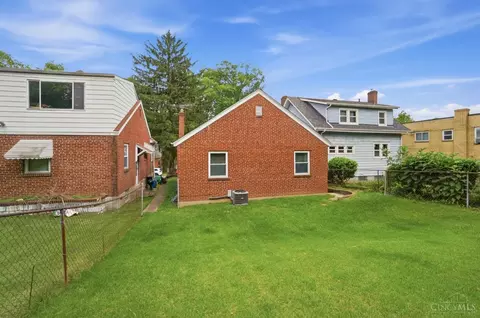 Exterior - 6229 Fairhurst Ave, Cincinnati, OH 45213 photo 7 of 12