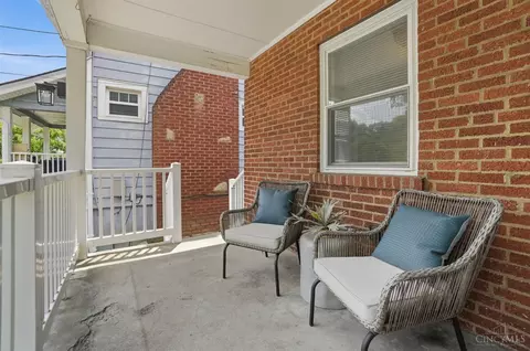 Exterior - 6229 Fairhurst Ave, Cincinnati, OH 45213 photo 4 of 12