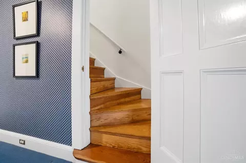 Entry Way - 32 Hampton Ln, Cincinnati, OH 45208 photo 12 of 12