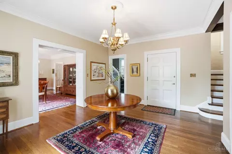 Entry Way - 32 Hampton Ln, Cincinnati, OH 45208 photo 5 of 12