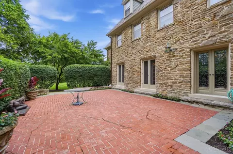 Exterior - 32 Hampton Ln, Cincinnati, OH 45208 photo 5 of 13