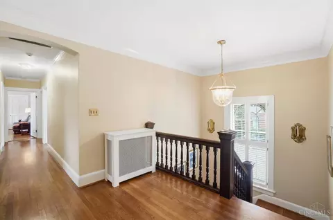 Entry Way - 32 Hampton Ln, Cincinnati, OH 45208 photo 11 of 12