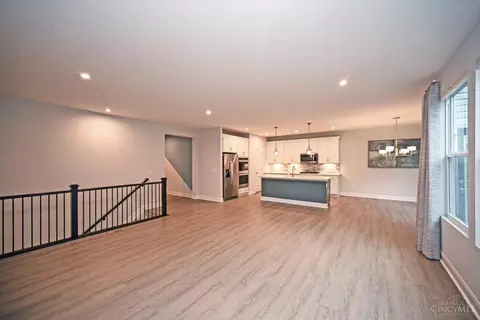 Living - 4126 Magnolia Trce, Cincinnati, OH 45245 photo 2 of 3