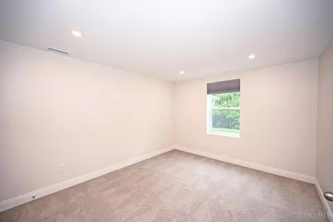 Bedroom - 4126 Magnolia Trce, Cincinnati, OH 45245 photo 6 of 10