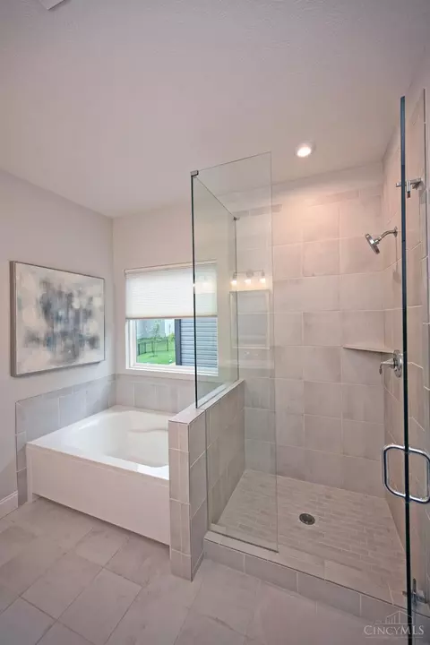 Bath - 4126 Magnolia Trce, Cincinnati, OH 45245 photo 3 of 6