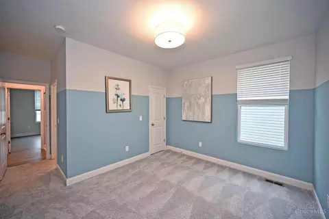 Bedroom - 4126 Magnolia Trce, Cincinnati, OH 45245 photo 5 of 10