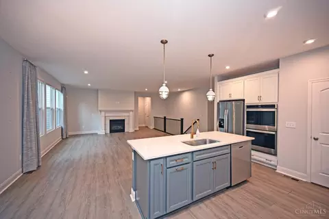 Kitchen - 4126 Magnolia Trce, Cincinnati, OH 45245 photo 3 of 5