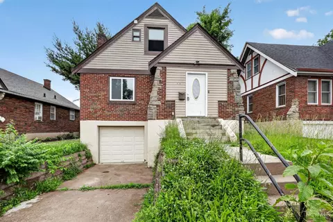 1818 Lawn Ave, Cincinnati, OH 45237
