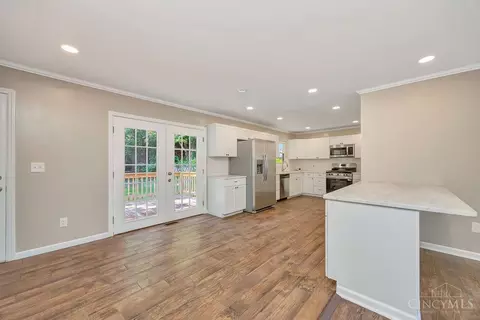 Kitchen - 2713 John Gray Rd, Cincinnati, OH 45231 photo 4 of 4