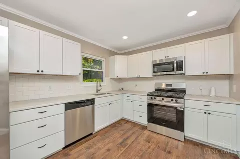 Kitchen - 2713 John Gray Rd, Cincinnati, OH 45231 photo 2 of 4