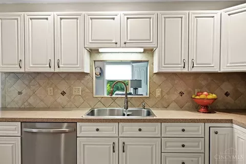 Kitchen - 2630 Cyclorama Dr, Cincinnati, OH 45211 photo 3 of 6